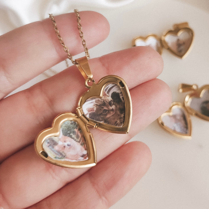 Relicario Corazón Dorado Con Borde