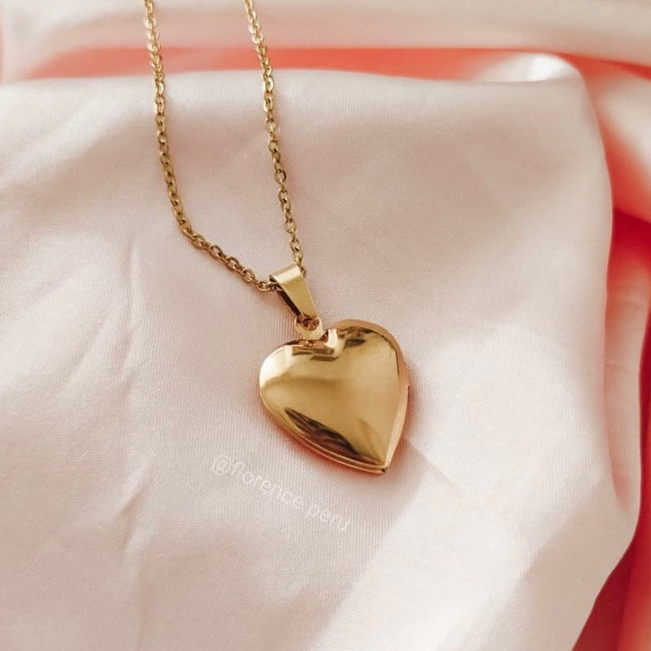 Relicario Corazón Dorado Liso