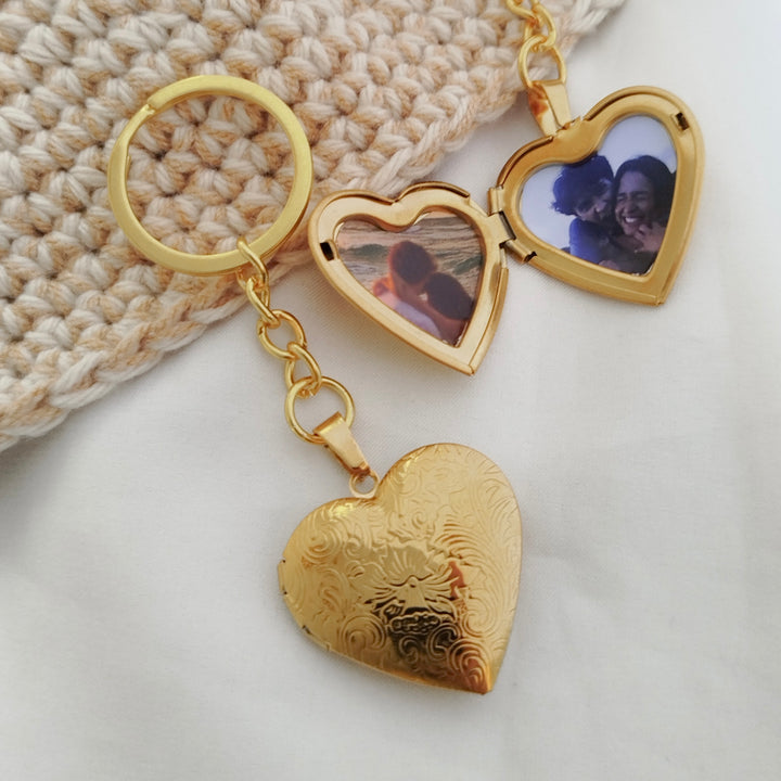 Llavero Relicario Corazón Dorado Relieve